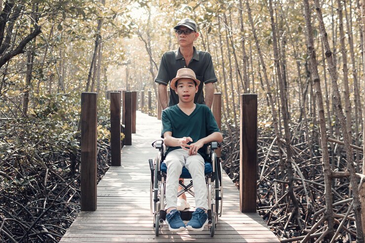 portrait-smiling-boy-sitting-tree_1048944-7153715